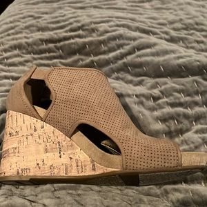 Taupe size 7 wedges. Worn once.